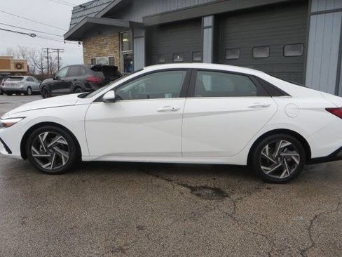 Used 2025 Hyundai Elantra SEL FWD image 6