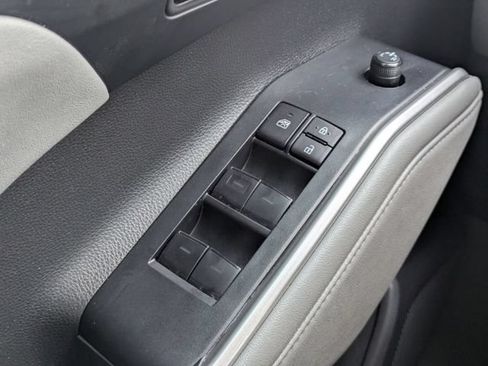Used 2024 Toyota Highlander XLE FWD image 37