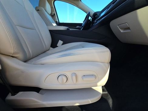 Used 2023 Buick Enclave Essence image 19