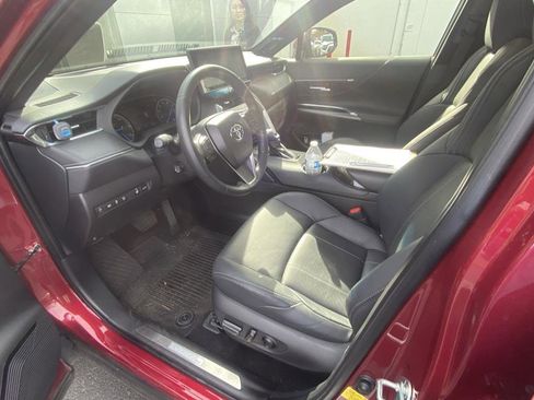 Used 2022 Toyota Venza Limited w/ Advanced Technology Package image 9