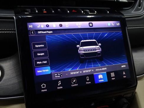 Used 2024 Jeep Grand Cherokee Limited image 38