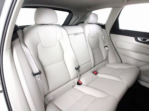 Certified 2025 Volvo XC60 B5 Core w/ Protection Package Premier image 24