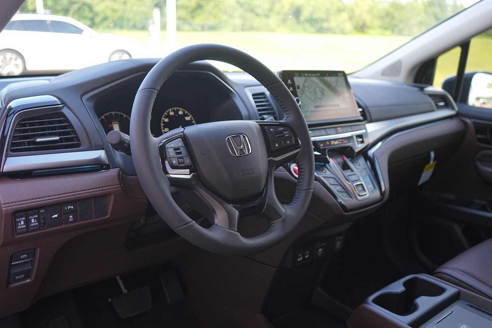 New 2027 Honda Odyssey Touring image 2