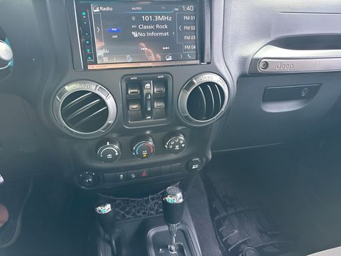 Used 2017 Jeep Wrangler Unlimited Sport w/ Quick Order Package 24S AWD/4WD image 26