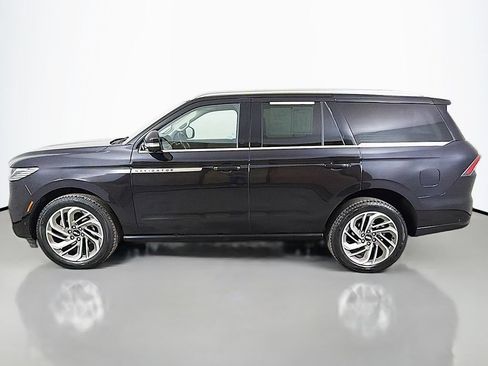 Used 2025 Lincoln Navigator Reserve AWD/4WD image 18