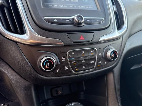 Used 2018 Chevrolet Equinox LT image 16