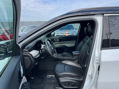 Used 2025 Jeep Compass Limited AWD/4WD image 23