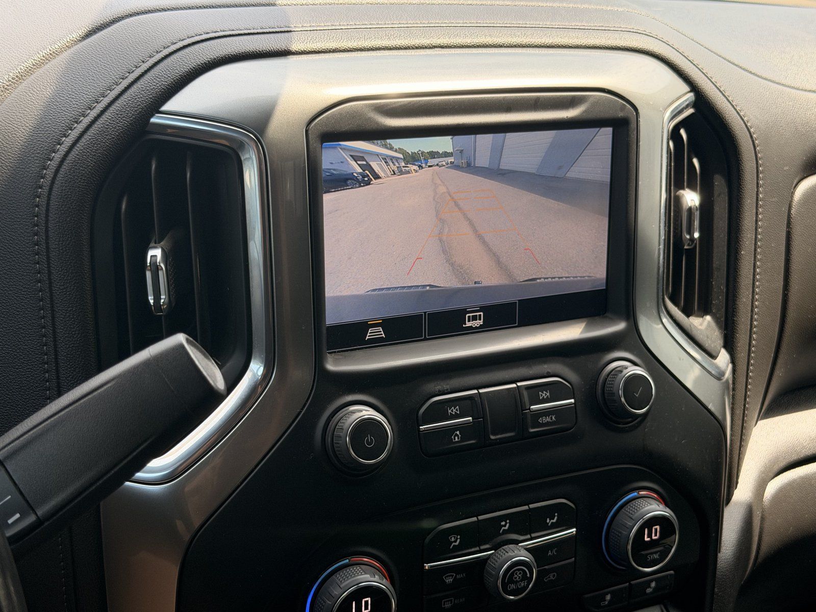 Used 2022 Chevrolet Silverado 1500 LT AWD/4WD image 25