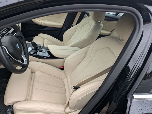 Used 2023 BMW 530i xDrive w/ Premium Package image 19