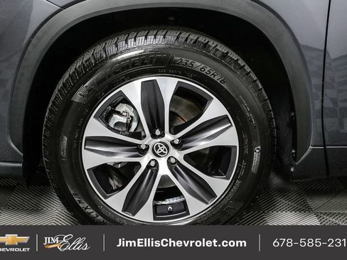 Used 2020 Toyota Highlander XLE image 39