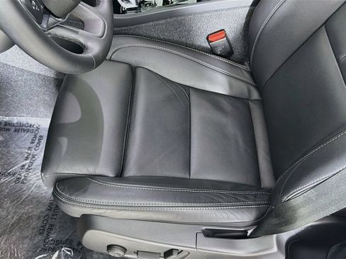 Certified 2023 Volvo XC40 B5 Ultimate AWD/4WD image 19
