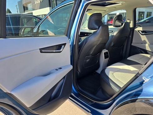 Certified 2023 Kia Niro Wave w/ Wave Preserve Package FWD image 17
