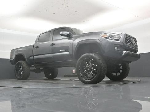 Used 2020 Toyota Tacoma TRD Off-Road AWD/4WD image 45