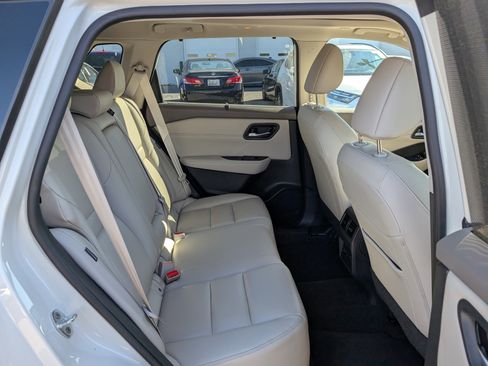 Used 2023 Nissan Rogue SL w/ SL Premium Package image 12