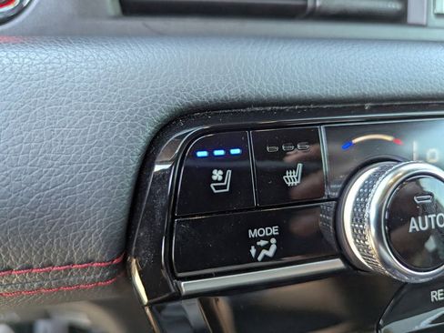 Used 2025 Honda Pilot Black Edition image 24