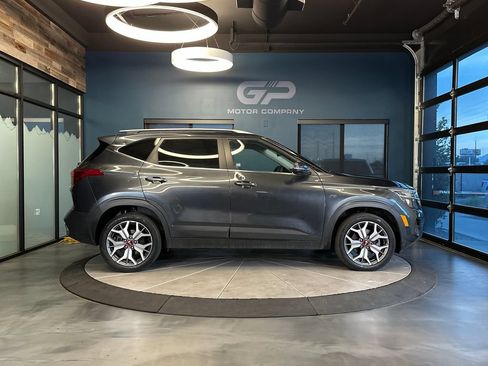 Used 2021 Kia Seltos S AWD/4WD image 2