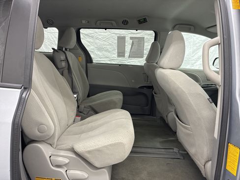 Used 2014 Toyota Sienna LE FWD image 10