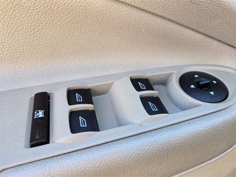 Used 2016 Ford Escape SE w/ SE Chrome Package image 32