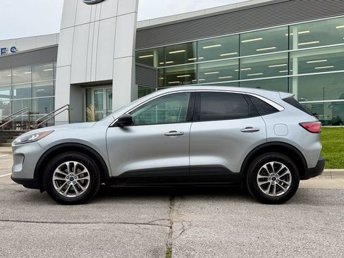 Used 2022 Ford Escape SE w/ Convenience Package AWD/4WD image 3