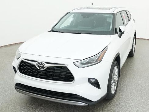 New 2026 Toyota Highlander Platinum AWD/4WD image 16