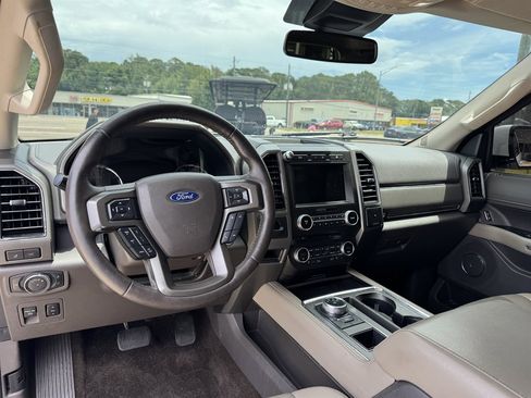 Used 2018 Ford Expedition Max XLT w/ Equipment Group 202A RWD image 10