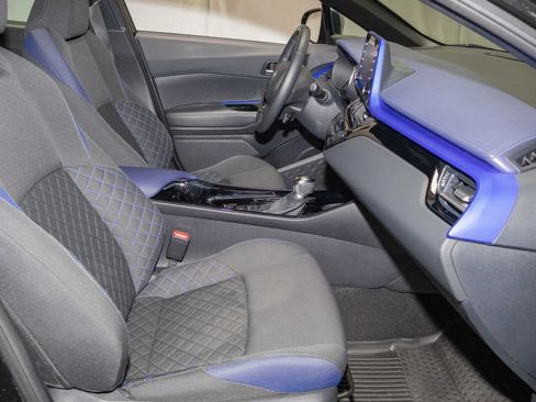 Used 2020 Toyota C-HR XLE FWD image 15