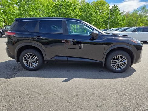 Used 2023 Nissan Rogue S AWD/4WD image 3