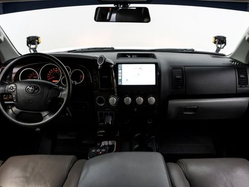 Used 2010 Toyota Tundra 4x4 CrewMax image 15