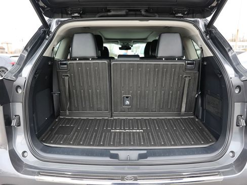 Used 2023 Toyota Highlander Platinum AWD/4WD image 14