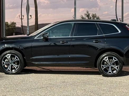 Used 2022 Volvo XC60 B5 Momentum image 4