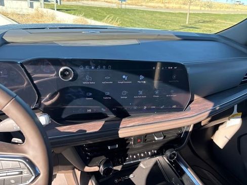 New 2026 Chevrolet Suburban LT image 19