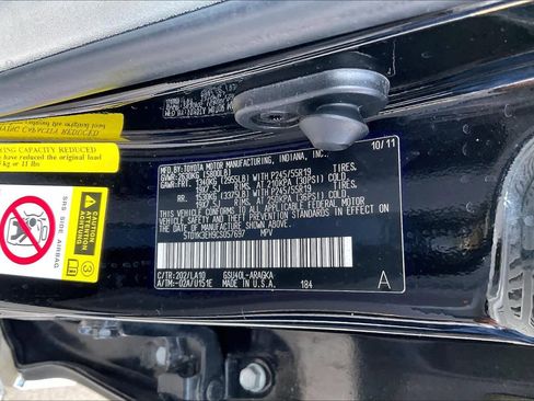 Used 2012 Toyota Highlander Limited w/ Tow Pkg FWD image 32
