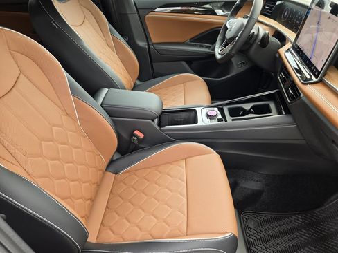New 2026 Volkswagen Tiguan SEL R-Line AWD/4WD image 13