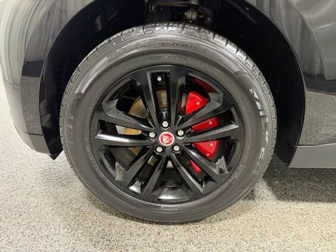 Used 2019 Jaguar F-PACE Premium image 31