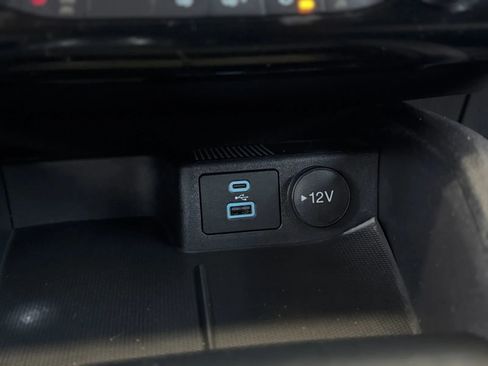 Used 2022 Ford Escape SE w/ SE Sport Appearance Package image 33