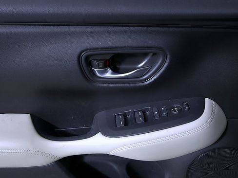 Used 2025 Honda HR-V LX image 17