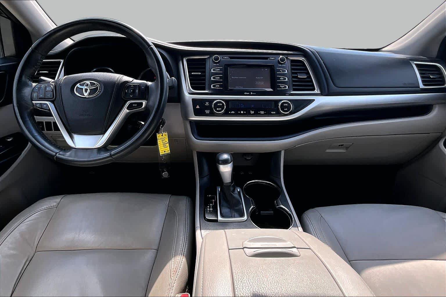 Used 2014 Toyota Highlander Plus AWD/4WD image 14