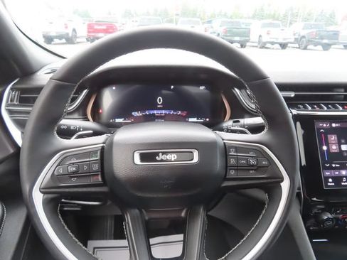 Used 2023 Jeep Grand Cherokee Altitude AWD/4WD image 33