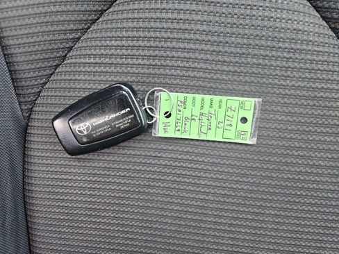 Used 2023 Toyota Highlander LE AWD/4WD image 28
