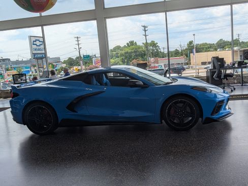 Used 2021 Chevrolet Corvette Stingray Premium Conv w/ Z51 Performance Package RWD image 10