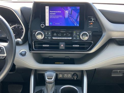 Certified 2023 Toyota Highlander XLE image 17