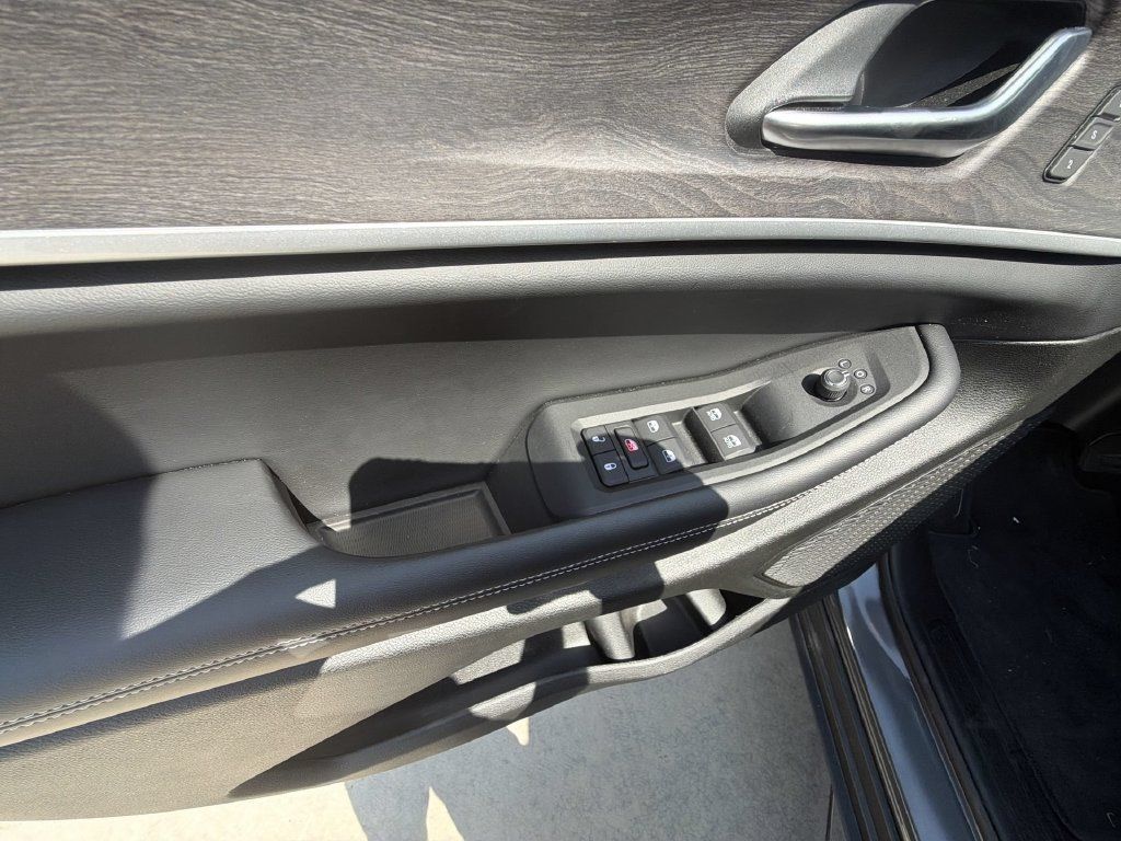 Used 2025 Jeep Grand Cherokee Limited RWD image 10