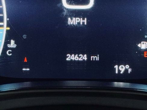 Certified 2025 Chrysler Pacifica Limited image 36