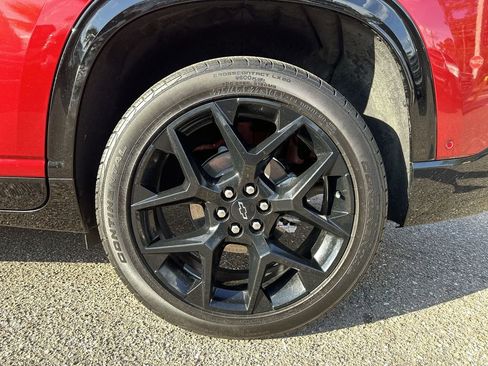 Used 2025 Chevrolet Traverse RS image 34