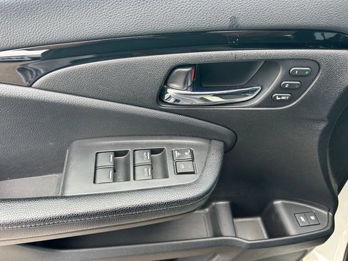 Used 2017 Honda Pilot Touring image 19