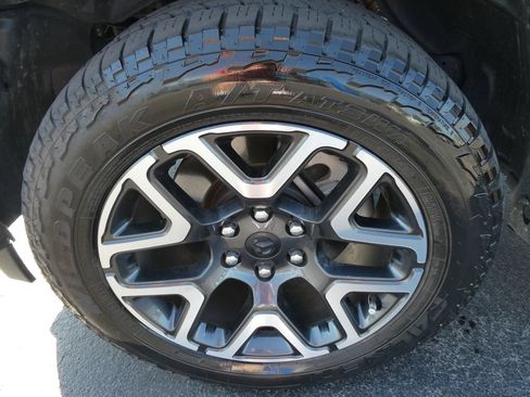 Used 2025 RAM 1500 Laramie w/ Sport Appearance Package AWD/4WD image 10