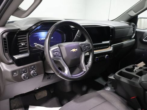 Used 2024 Chevrolet Silverado 1500 LT AWD/4WD image 16