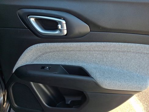 Used 2022 Jeep Compass Latitude image 14