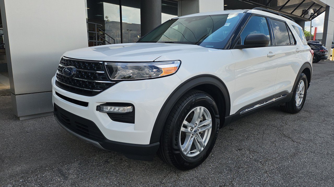 Used 2023 Ford Explorer XLT w/ Equipment Group 202A RWD image 8