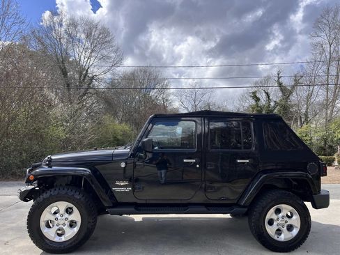 Used 2015 Jeep Wrangler Unlimited Sahara w/ Connectivity Group image 5